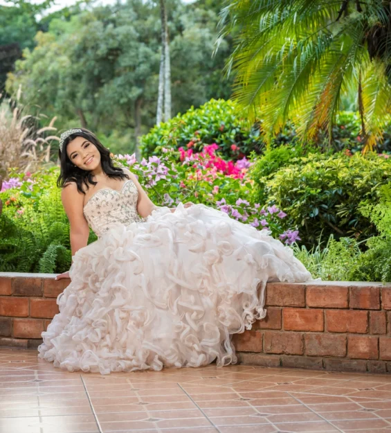 Carlos Peña Fotografía. Momentos inolvidables en bodas, quinceañeras, embarazadas, modelos, eventos, fotografía inmobiliaria y más.
