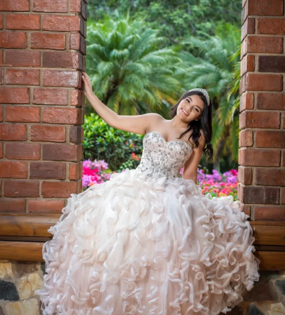 Carlos Peña Fotografía. Momentos inolvidables en bodas, quinceañeras, embarazadas, modelos, eventos, fotografía inmobiliaria y más.