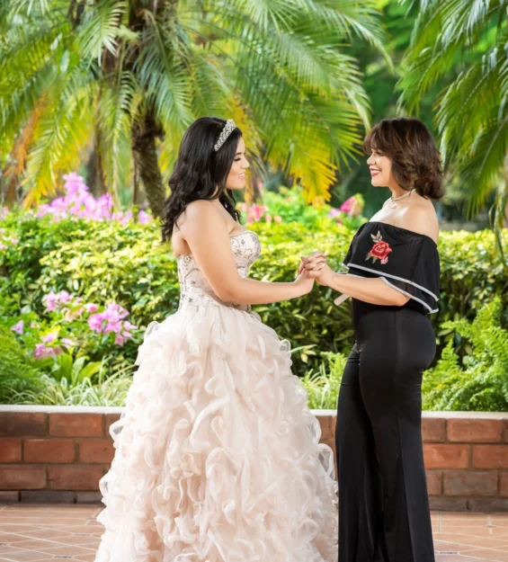 Carlos Peña Fotografía. Momentos inolvidables en bodas, quinceañeras, embarazadas, modelos, eventos, fotografía inmobiliaria y más.