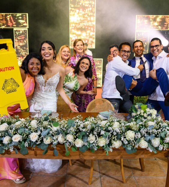 Carlos Peña Fotografía. Momentos inolvidables en bodas, quinceañeras, embarazadas, modelos, eventos, fotografía inmobiliaria y más.