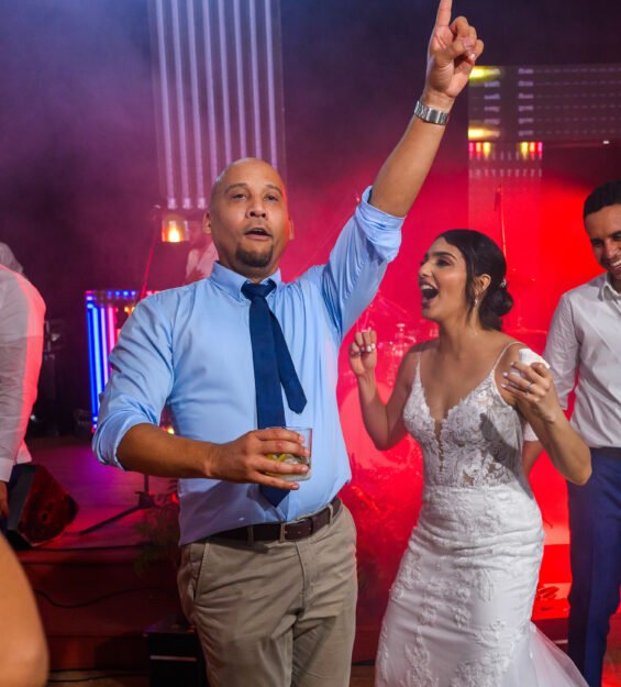 Carlos Peña Fotografía. Momentos inolvidables en bodas, quinceañeras, embarazadas, modelos, eventos, fotografía inmobiliaria y más.