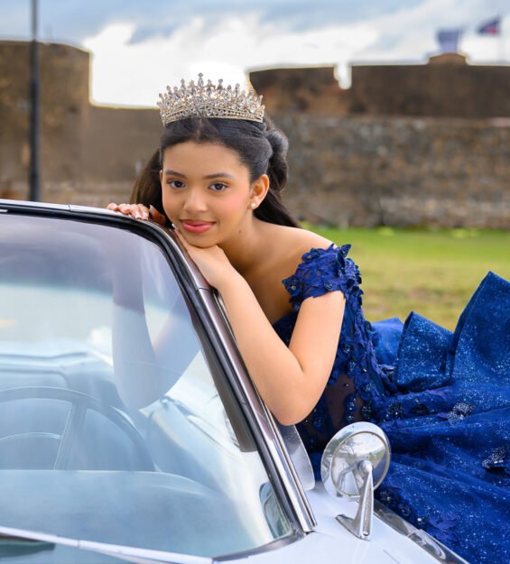 Carlos Peña Fotografía Carro clasico con quiceañera en Puerto Plata