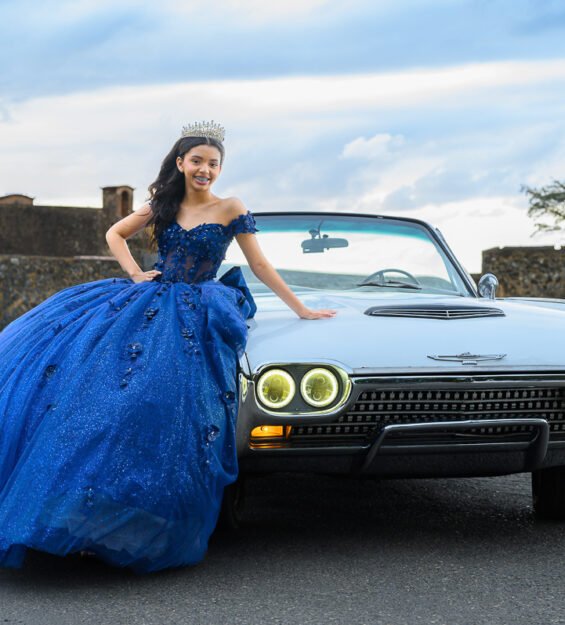 Carlos Peña Fotografía Carro clasico con quiceañera en Puerto Plata